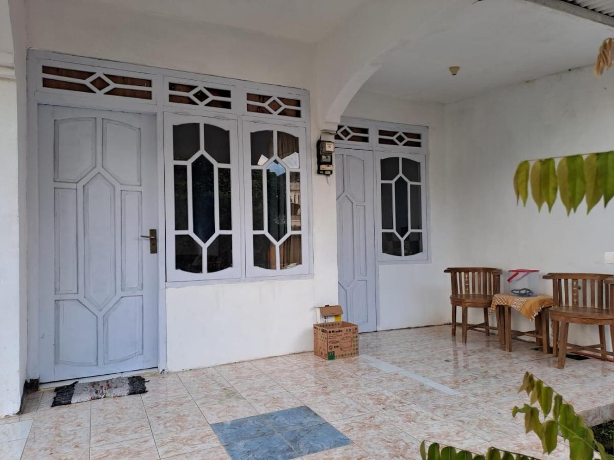 Indo Homestay Malang Exterior photo