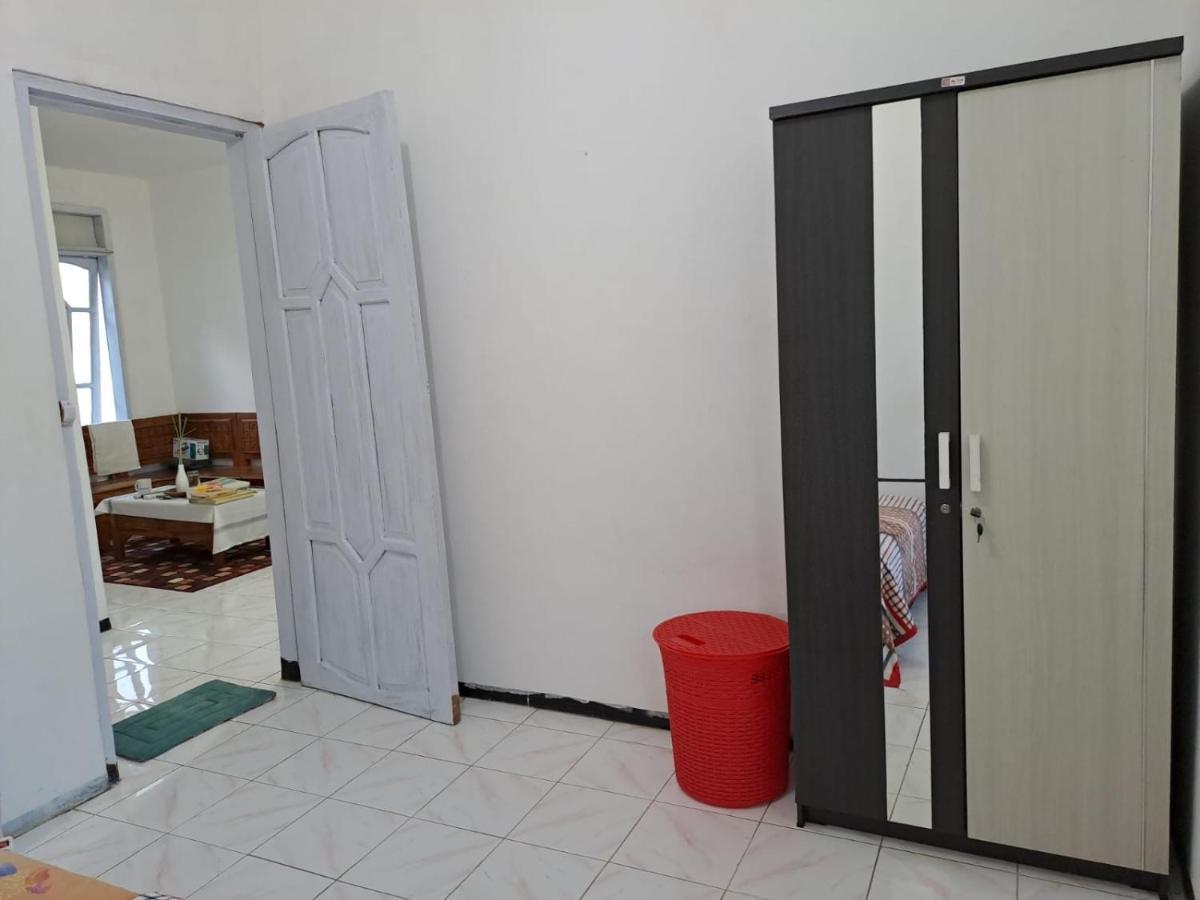 Indo Homestay Malang Exterior photo